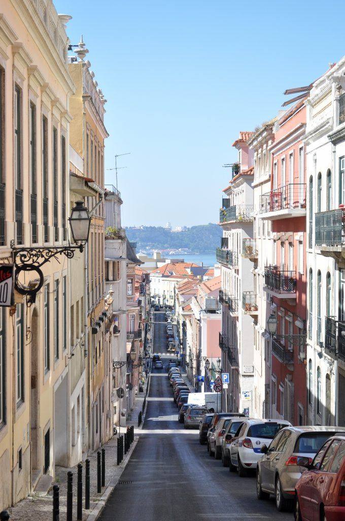 Historic pink palace with private garden and pool in Príncipe Real Lisbon